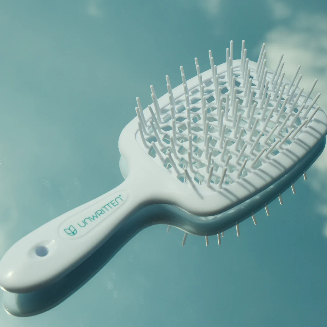 Unwritten Detangling Brush - Image 4